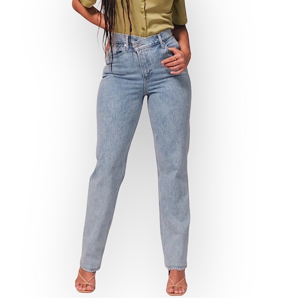 Abercrombie & Fitch Curve Love Ultra High Rise 90s Straight Denim Jeans
